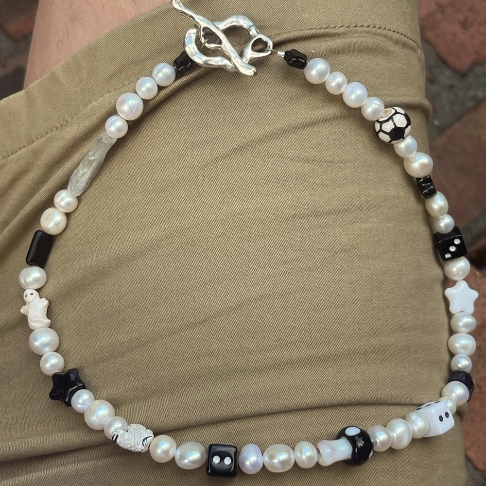 Ian Charms Monochromatic ‘Black/White’